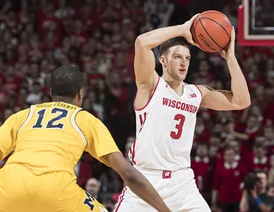 Men's basketball vs. Michigan 2017 Zak Showalter