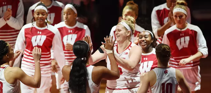 Photo of Kendall Shaw women's basketball 2017