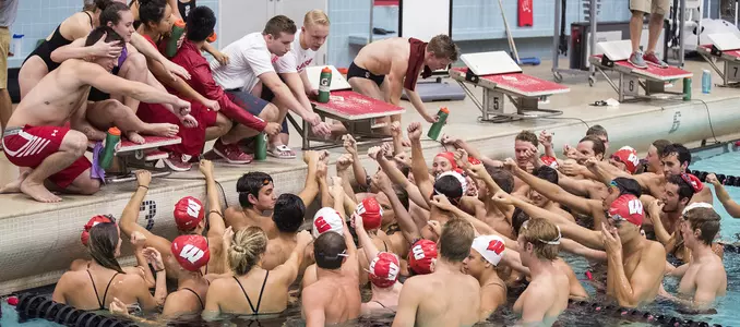 Team huddle - Red-White Intrasquad 2017 - UW Natatorium