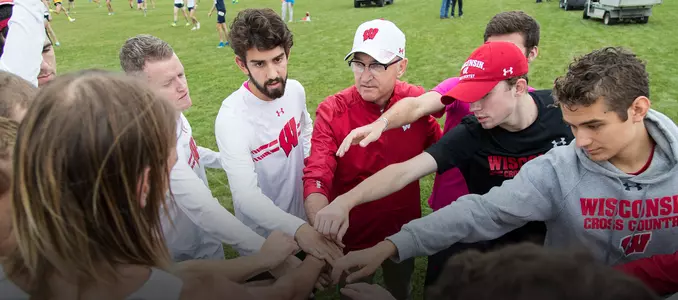 Men's cross country huddle at the 2017 Nuttycombe Invite