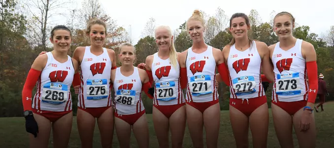 The Badgers pose after the women's race at the 2017 Big Ten Championships