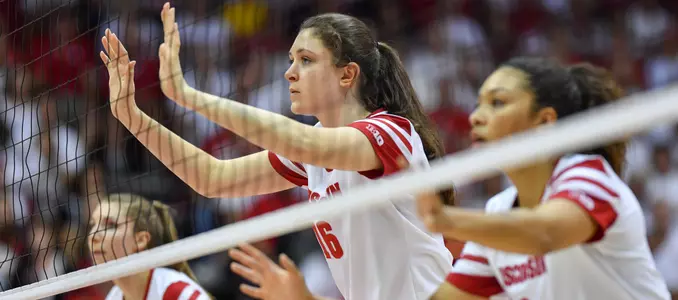 Dana Rettke at the net