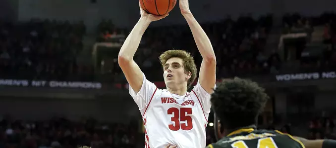 Photo of Nathan Reuvers men's basketball vs. Milwaukee 2017