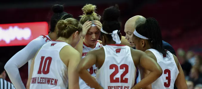 Team huddle Milwaukee no gradient