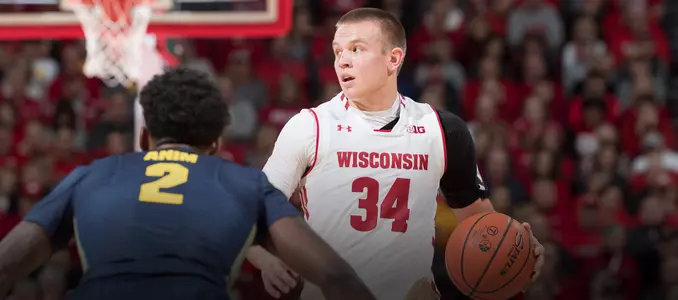 Brad Davison dribbles the ball against Marquette