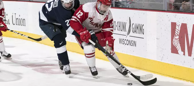 Men's hockey vs. Penn State 2017 Grant Besse