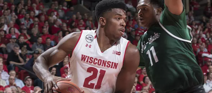 Men's basketball vs. Chicago State 2016 Khalil Iverson