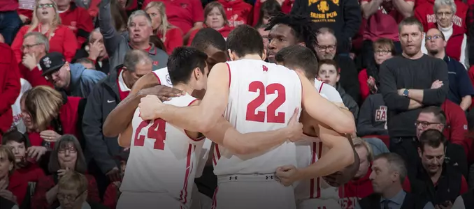 Men's basketball vs. Iowa 2017 starters huddle
