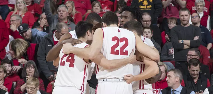 Men's basketball vs. Iowa 2017 starters huddle