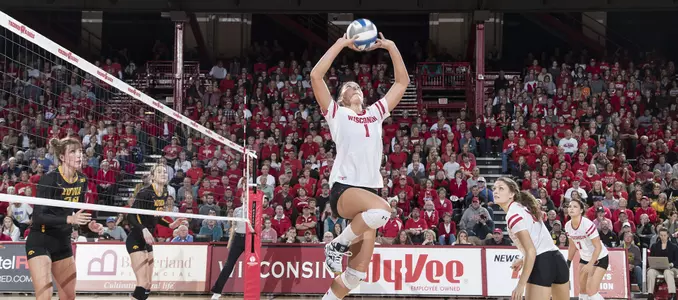 Volleyball vs. Iowa 2016 Lauren Carlini