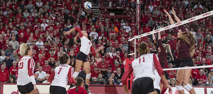 Volleyball vs. Minnesota UW Field House 2016