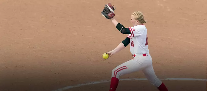 Kaitlyn Menz pitching