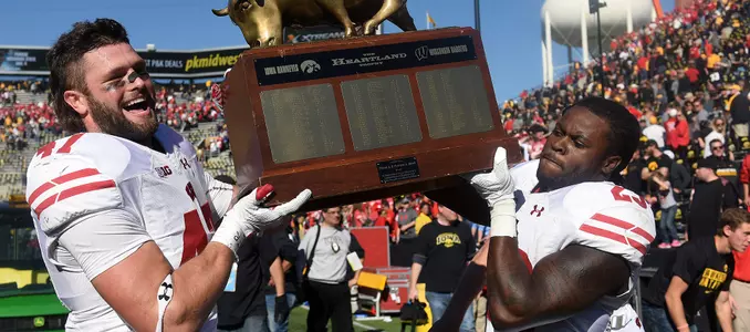 Football vs. Iowa 2016 Vince Biegel and Dare Ogunbowale heartland trophy