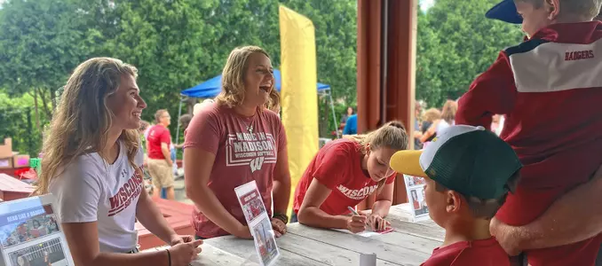 Badgers Give Back Library Rock & Read 2017