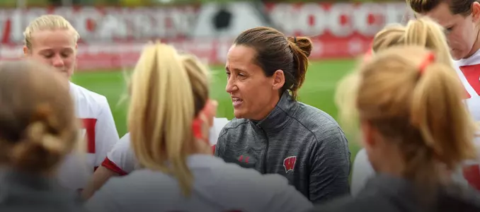 Team huddle women's soccer 2017