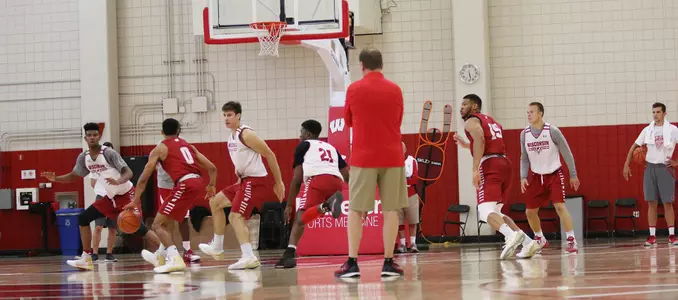 Photo of Men's basketball summer practice 2017 with Greg Gard