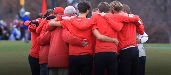 Men's cross country huddle at the 2016 Big Ten Championship
