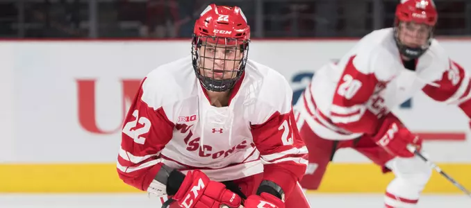 Max Zimmer carries the puck