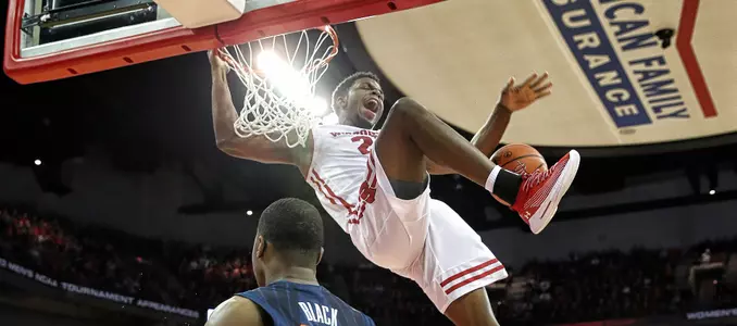 Khalil Iverson dunks during a game vs. Illinois