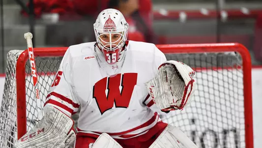 Kristen Campbell goaltending in net for Wisconsin women's hockey 2017