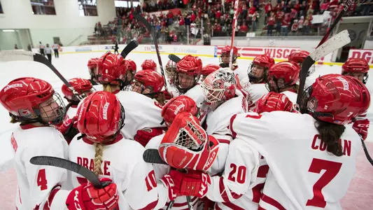 Women's hockey celebrates its win against Minnesota