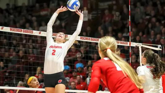 Sydney Hilley back sets the ball at the net