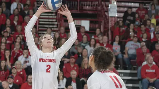 Sydney Hilley sets up the ball during the match.