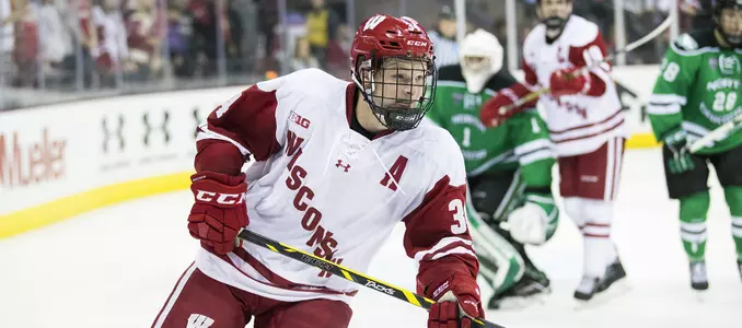 Trent Frederic men's hockey vs. Notre Dame 2017
