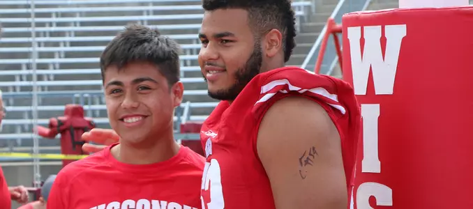 2017 Football Family Fun Day T.J. Edwards and young fan pose for a photo