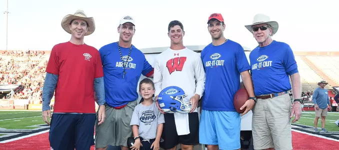 Alex Hornibrook with the Manning family (Cooper, Peyton, Eli and Archie) at the 2018 Manning Passing Academy