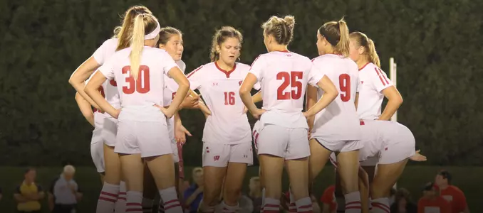 Women's soccer huddle vs. Florida State