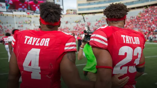 Jonathan Taylor and A.J. Taylor football 2018 vs. New Mexico