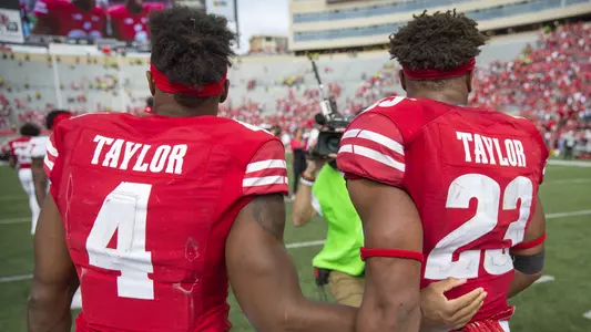 Jonathan Taylor and A.J. Taylor football 2018 vs. New Mexico