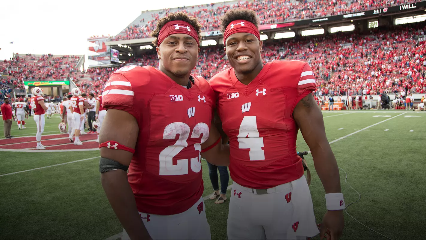 Jonathan Taylor and A.J. Taylor football 2018 vs. New Mexico