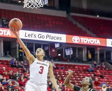 Suzanne Gilreath drives to the basket.