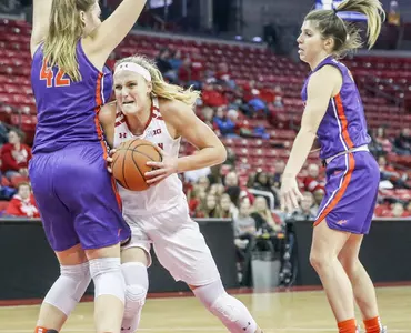 Grace Mueller drives to the basket against an Evansville player.