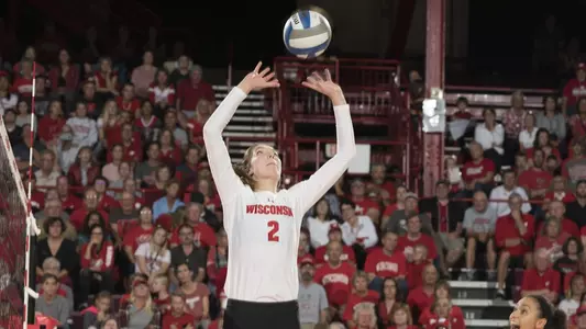 Sydney Hilley sets up the ball during the match.
