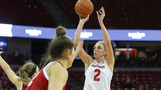 Kelly Karlis shoots against Indiana