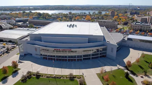 An aerial view from a helicopter highlights the UW-Madison Kohl Center and Nicholas-Johnson Pavilion (at right) on the eastern portion of campus during a sunny autumn day on Oct. 7, 2006. In the background is Lake Monona and Monona Bay.©UW-Madison University Communications 608/262-0067Photo by: Jeff MillerDate: 10/06 File#: D200 digital camera frame 1288