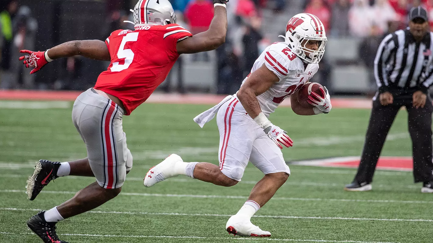 Jonathan Taylor runs the football during a game at Ohio State
