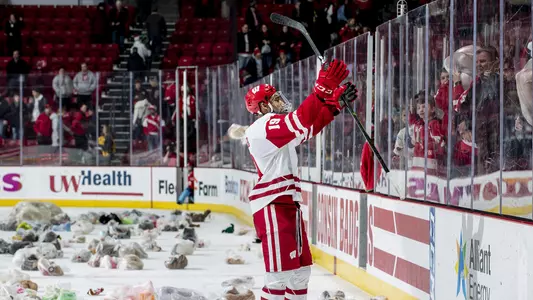 K'Andre Miller and the UW Teddy Toss