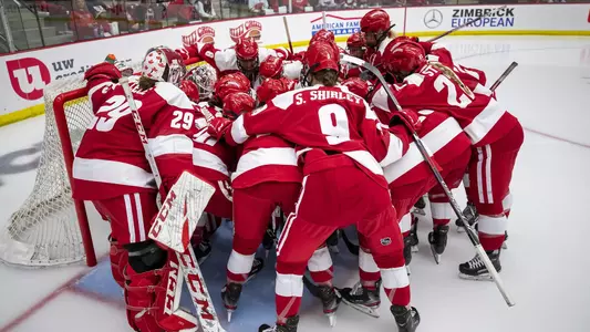 UW huddles before its game with Penn State