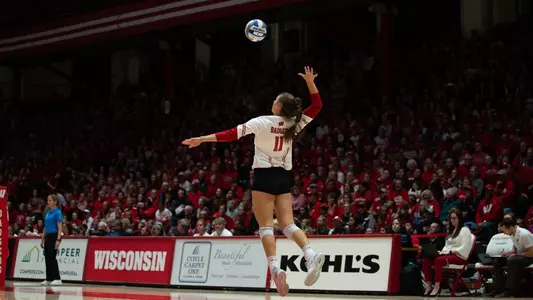 Izzy Ashburn serves against Illinois