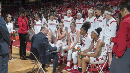 Jonathan Tsipis talking to team during 2018-2019 season