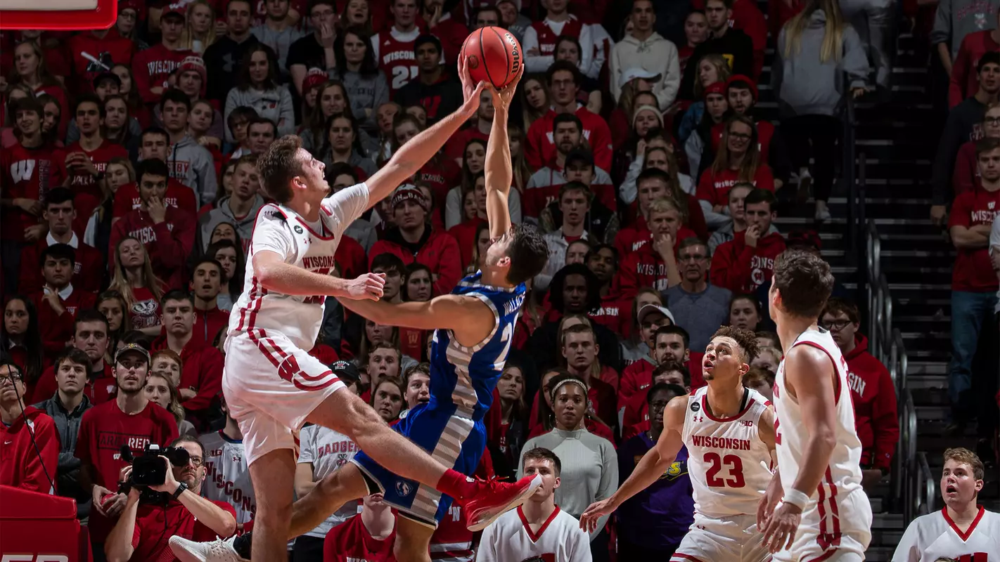 Nate Reuvers tallies nine blocks against EIU