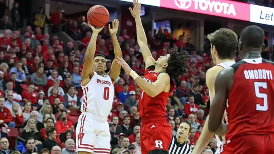 D'Mitrik Trice pulls up for a jumper against Rutgers