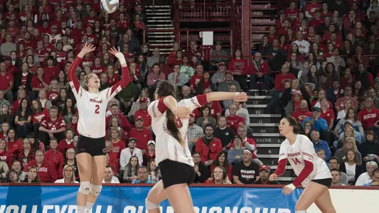 Sydney Hilley sets up a teammate for a kill.