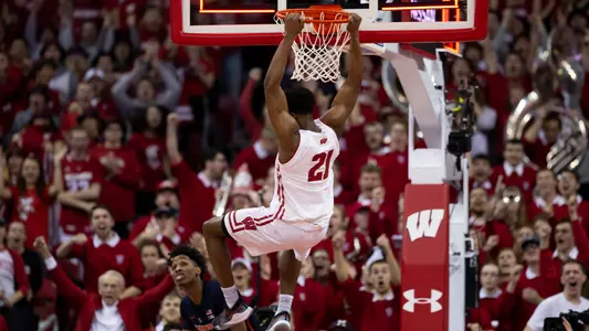Khalil Iverson dunks against Illinois
