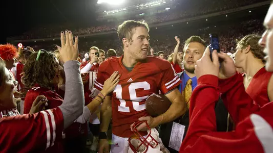 Scott Tolzien on field postgame with fans and Karl Anderson - Ohio State 2010