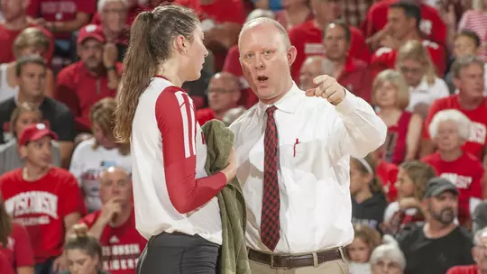 Head coach Kelly Sheffield talks to Lauren Carlini during a match.